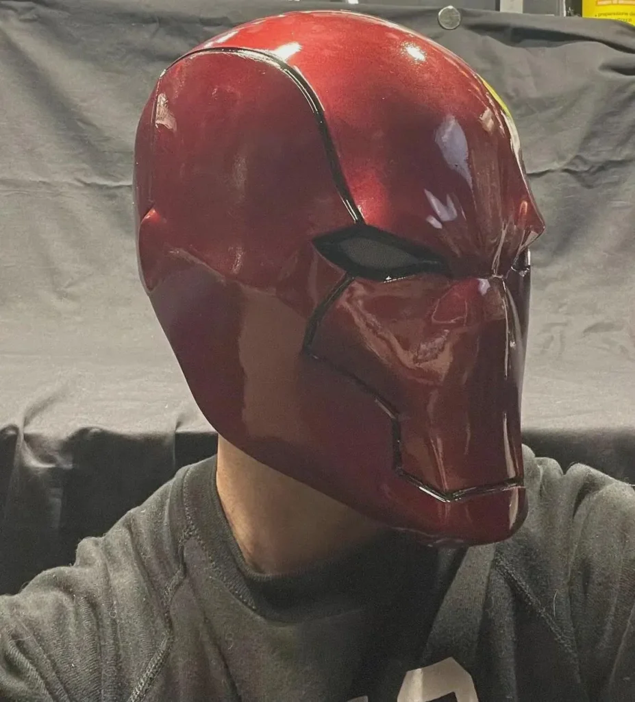Casco rosso vigilante cosplay con chiusura magnetica | Elmo full face realistico da collezione | Accessorio costume fumetto