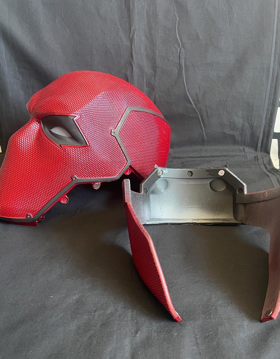 Maschera Cavaliere Rosso – Cosplay Supereroe da Comics e Anime | Accessorio Artigianale di Qualità | Fan made - immagine 5